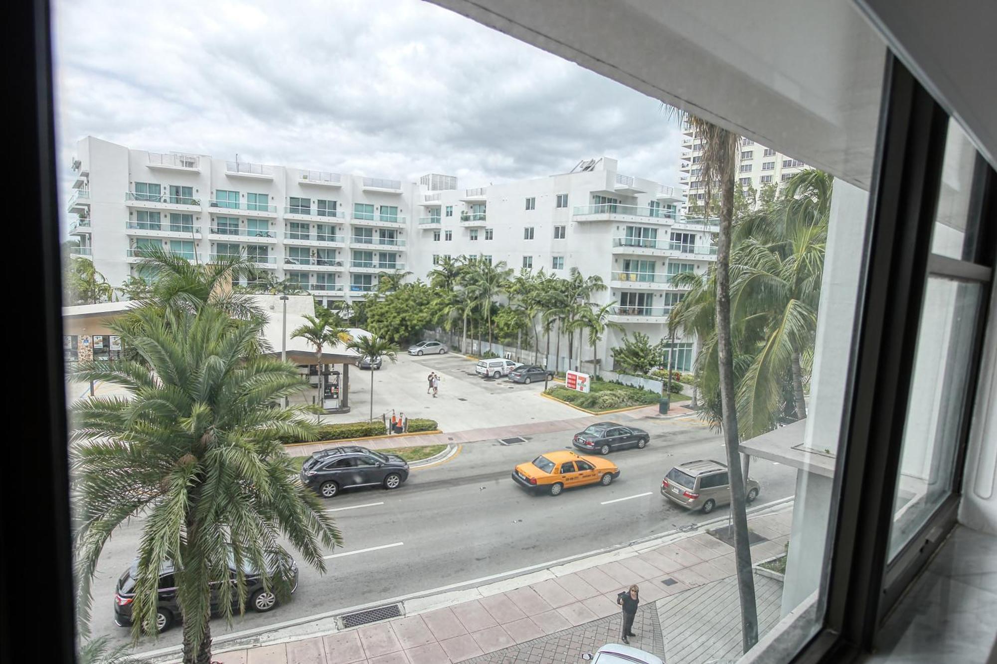 Deluxe Studios And Apartments At The Casablanca Miami Beach Room photo